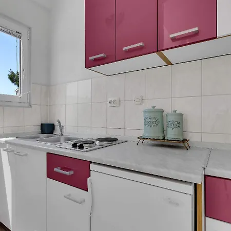 Ivica Apartment *